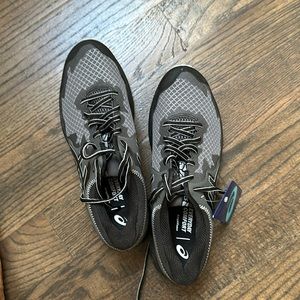 Men’s size 10 ASICS NWT